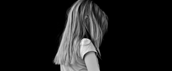 Kind in Angst und Trauer (Quelle: Pixabay)